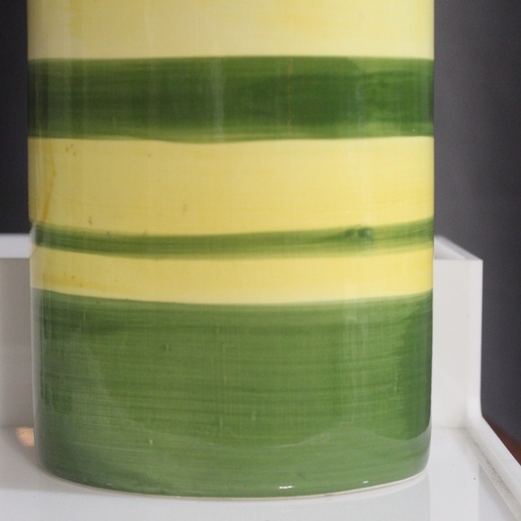 Ceramic vase or storage container - Picture 3 of 12